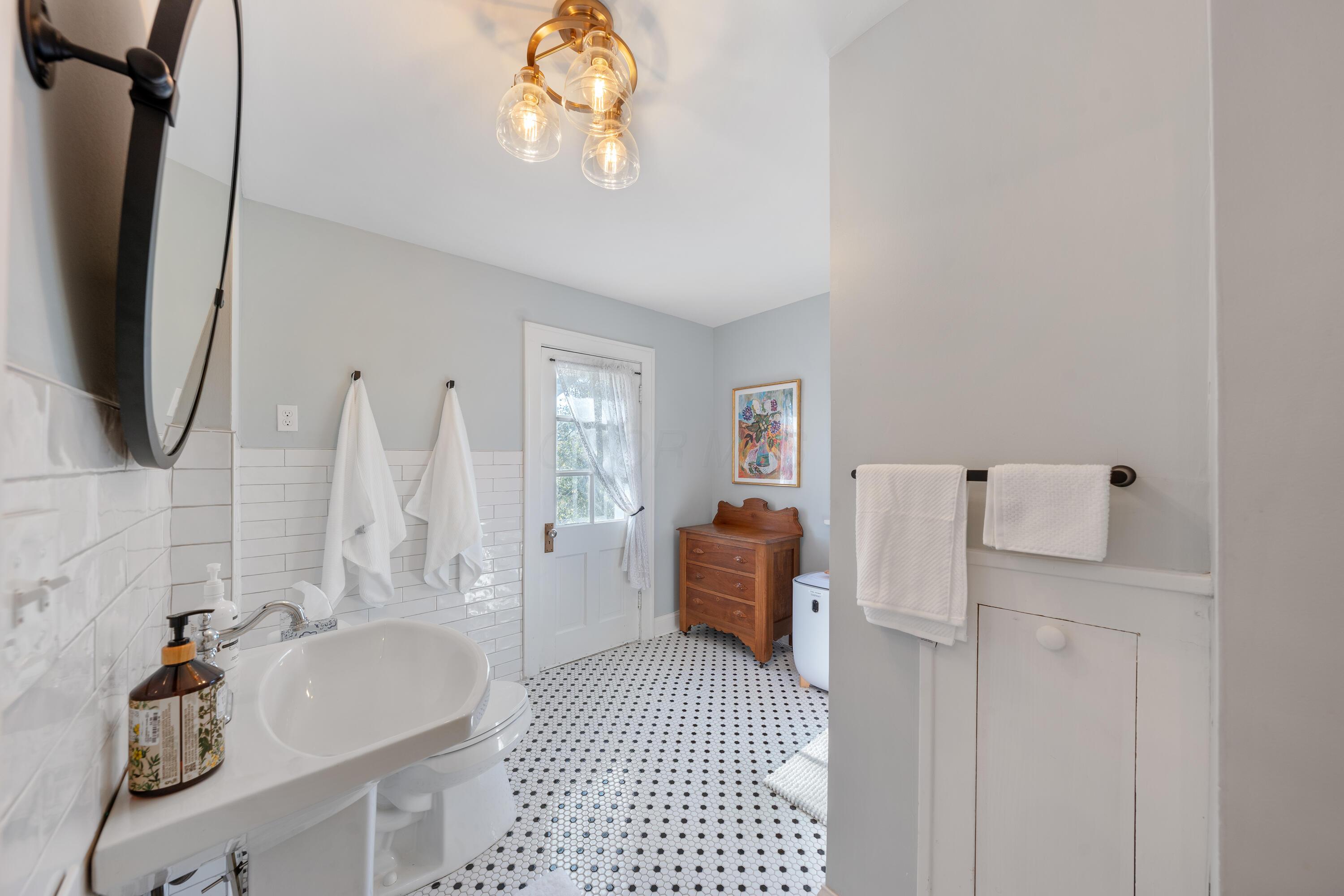 389 Wetmore Road Columbus, OH 43214 - Photo 29 of 33 Bath