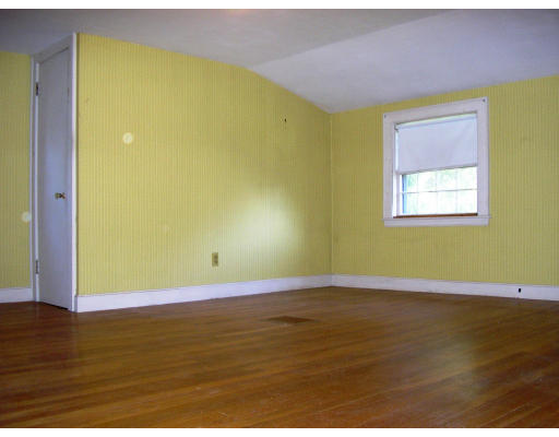 18 Barbara Road Danvers, MA 01923 - Photo 2 of 9 Gallery Image 2
