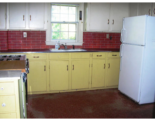 18 Barbara Road Danvers, MA 01923 - Photo 6 of 9 Gallery Image 6