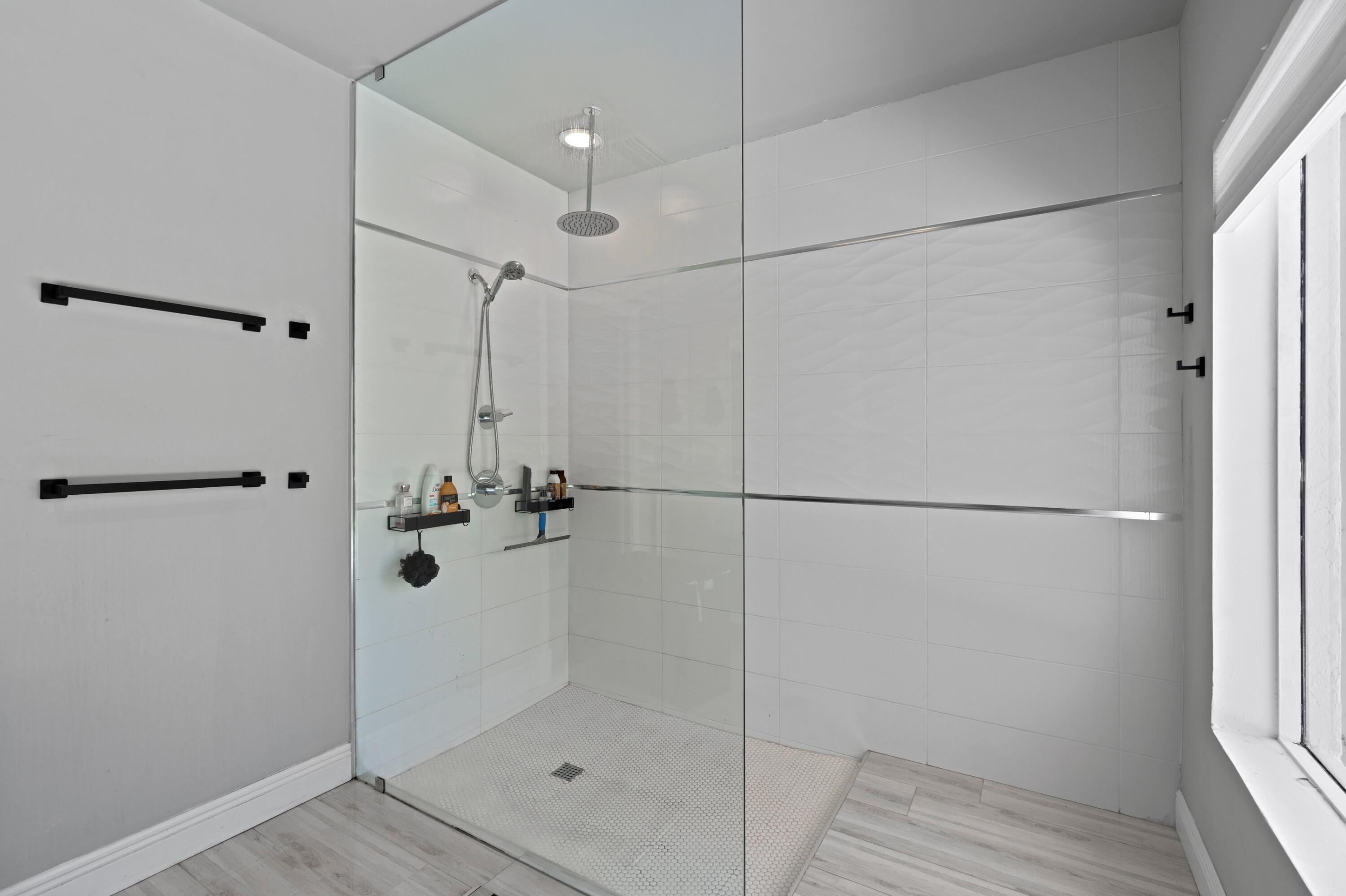 6973 Northwest 3rd Avenue Boca Raton, FL 33487 - Photo 11 of 37 Master Bathroom