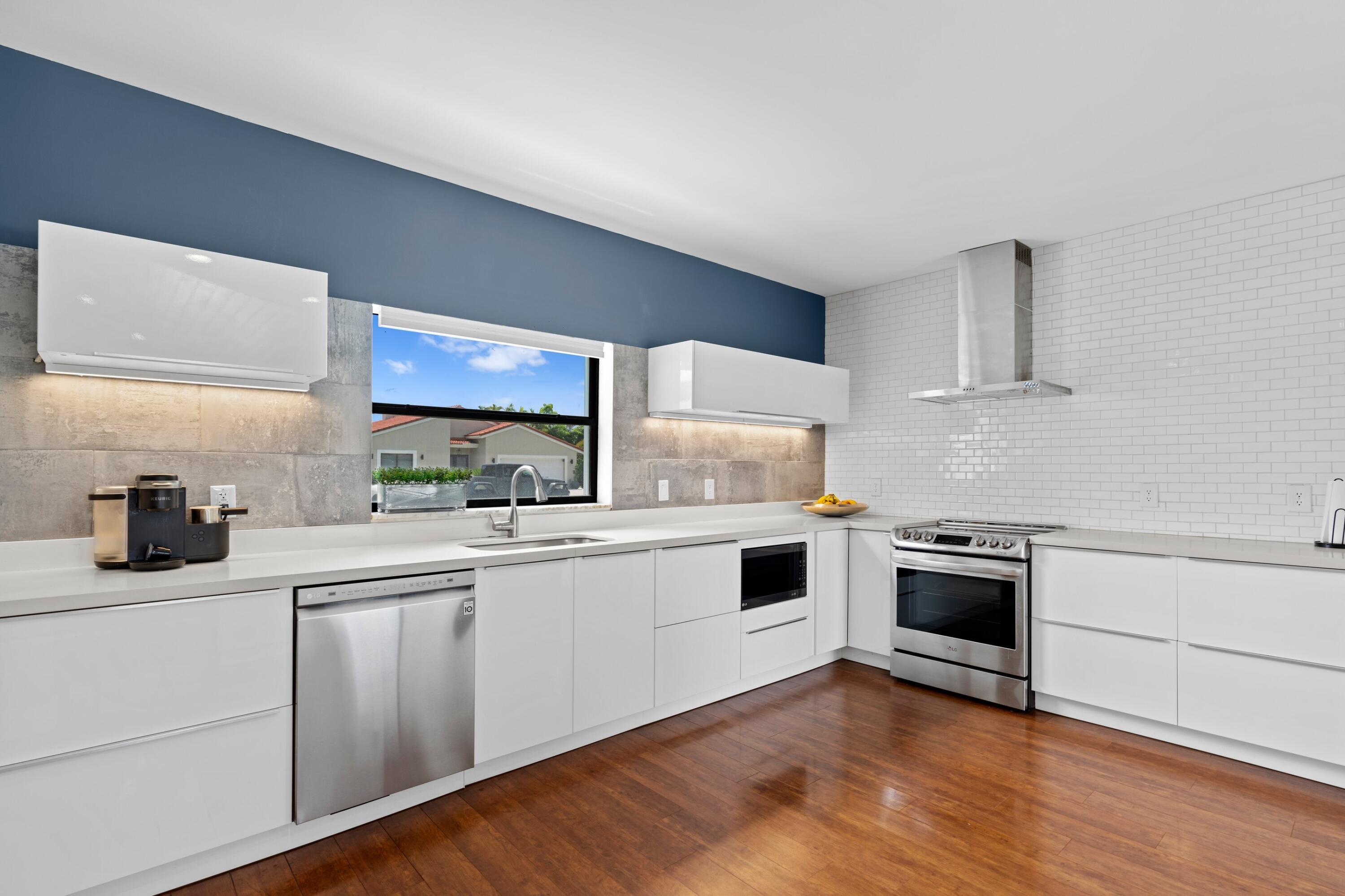 6973 Northwest 3rd Avenue Boca Raton, FL 33487 - Photo 6 of 37 Kitchen