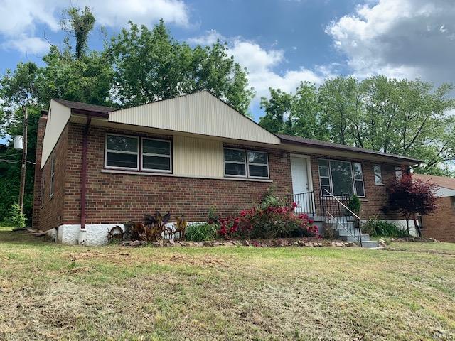 627 Southeast Chambers Road St. Louis, MO 63137 - Photo 1 of 23