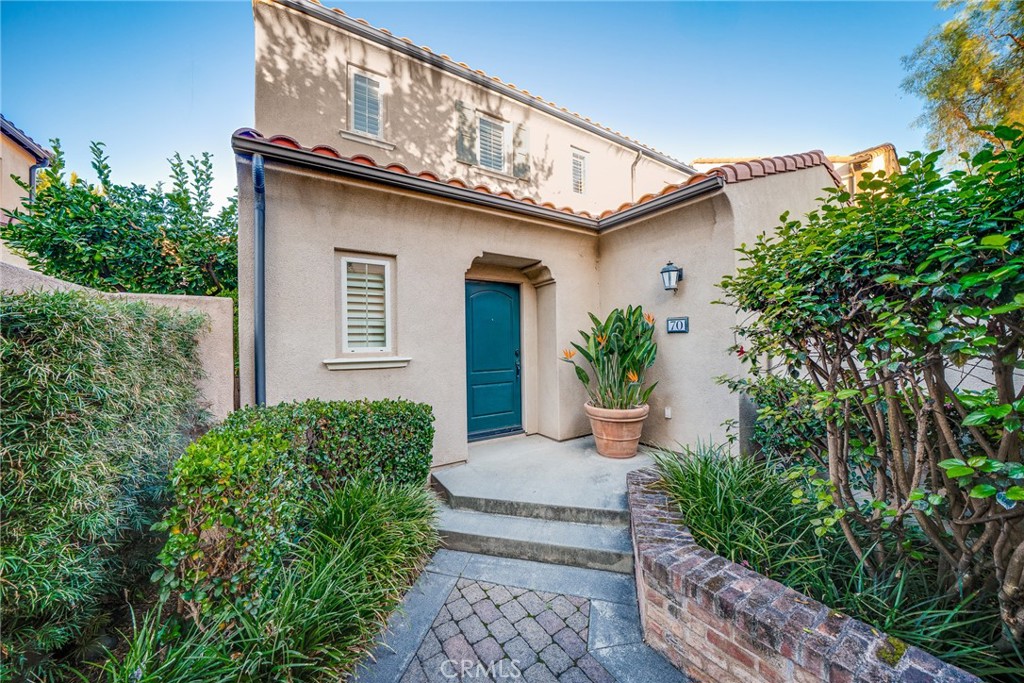 70 Latitude Irvine, CA 92618 - Photo 2 of 27 a front view of a house with garden