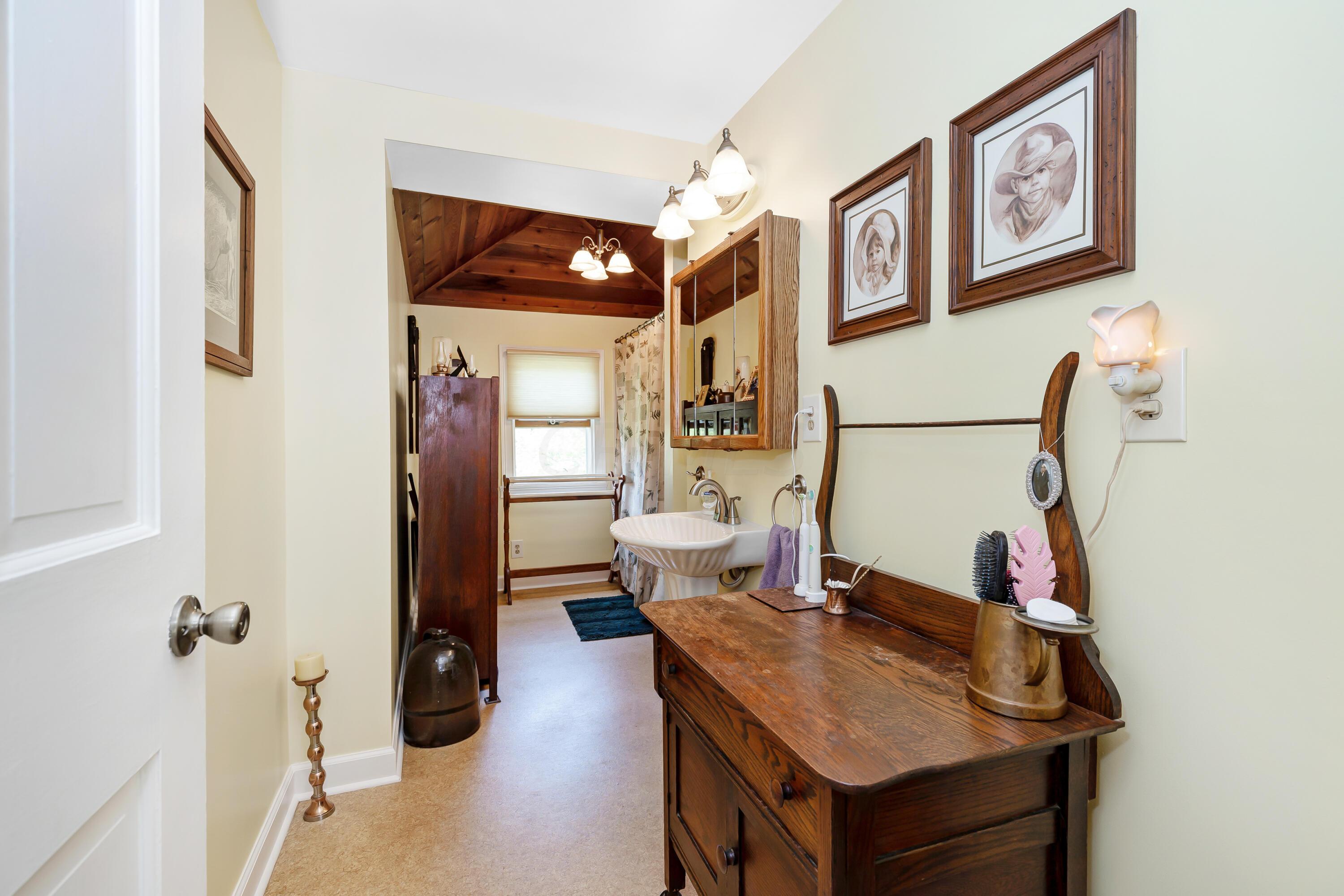7511 Ballou Road Newark, OH 43056 - Photo 13 of 29 Dining Room