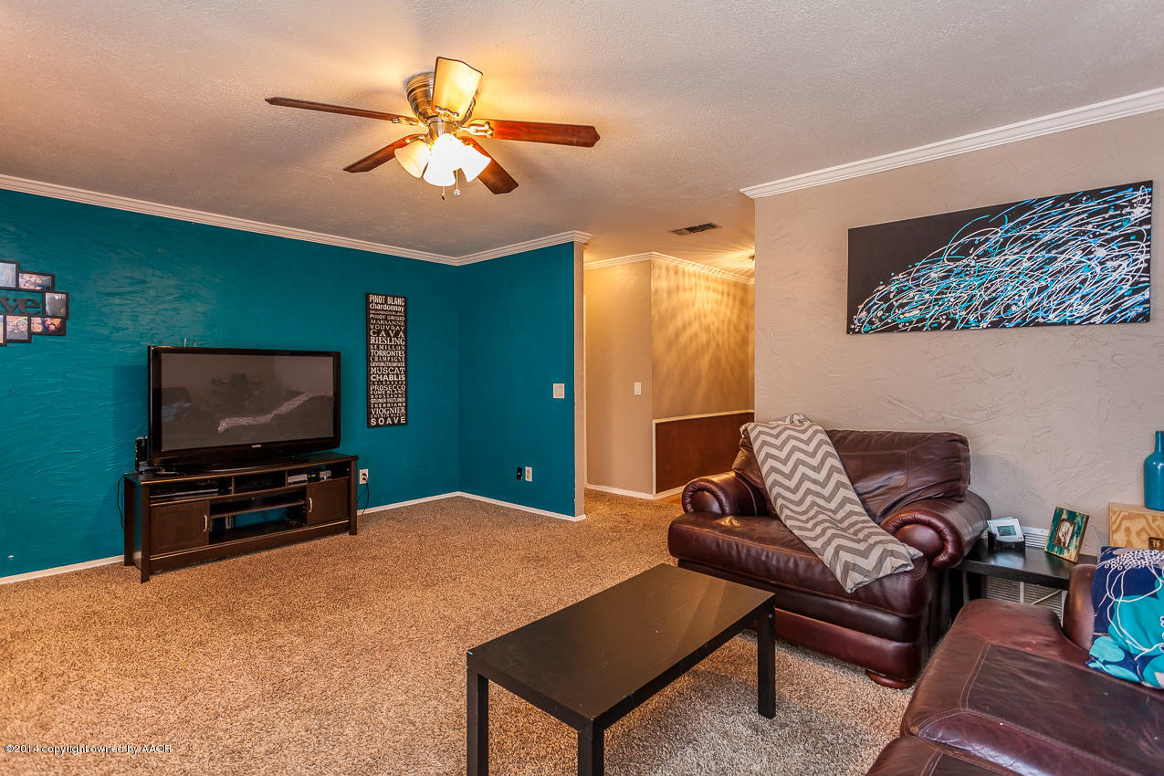 8112 Leah Trail Amarillo, TX 79110 - Photo 5 of 19 Living Room View 2