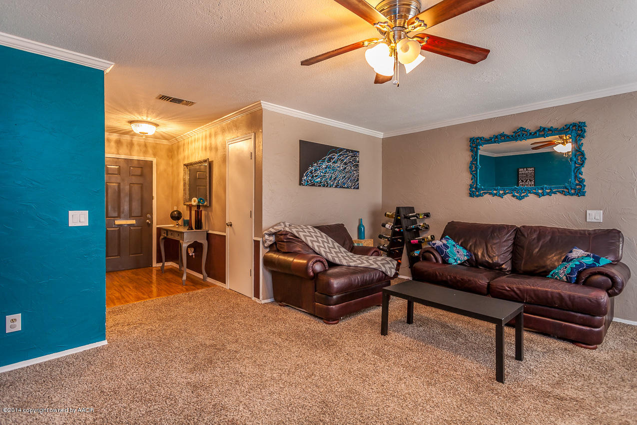 8112 Leah Trail Amarillo, TX 79110 - Photo 6 of 19 Living Room View 3