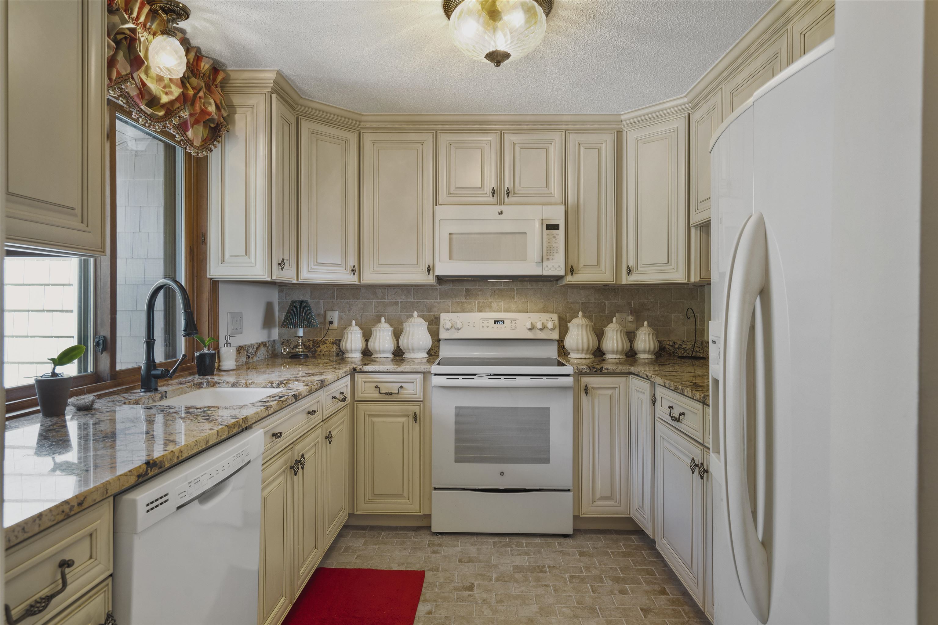 170 Belknap Point Road, Unit 14 Gilford, NH 03249 - Photo 12 of 40