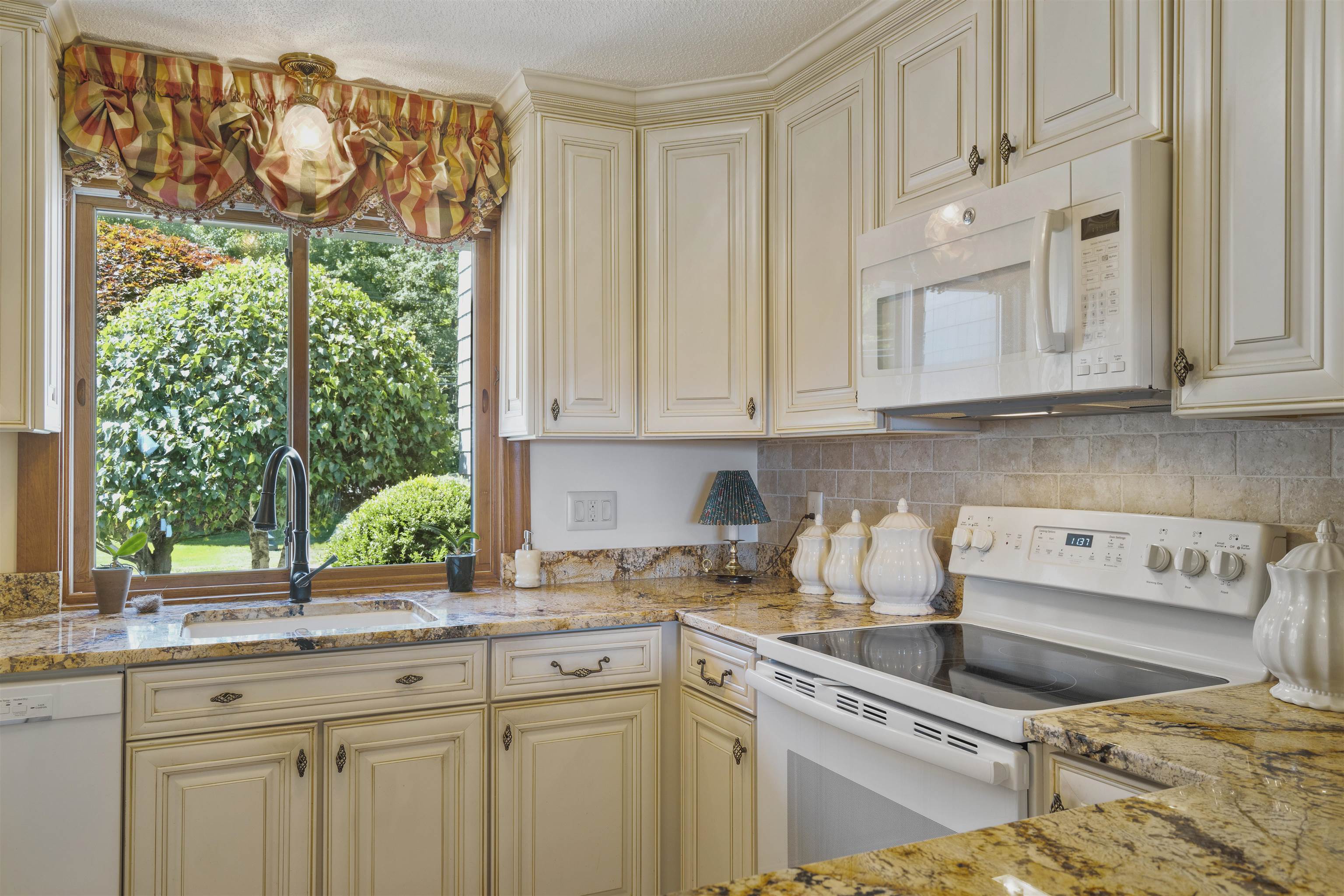 170 Belknap Point Road, Unit 14 Gilford, NH 03249 - Photo 14 of 40