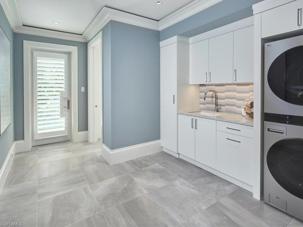 3220 Rum Row Naples, FL 34102 - Photo 17 of 41