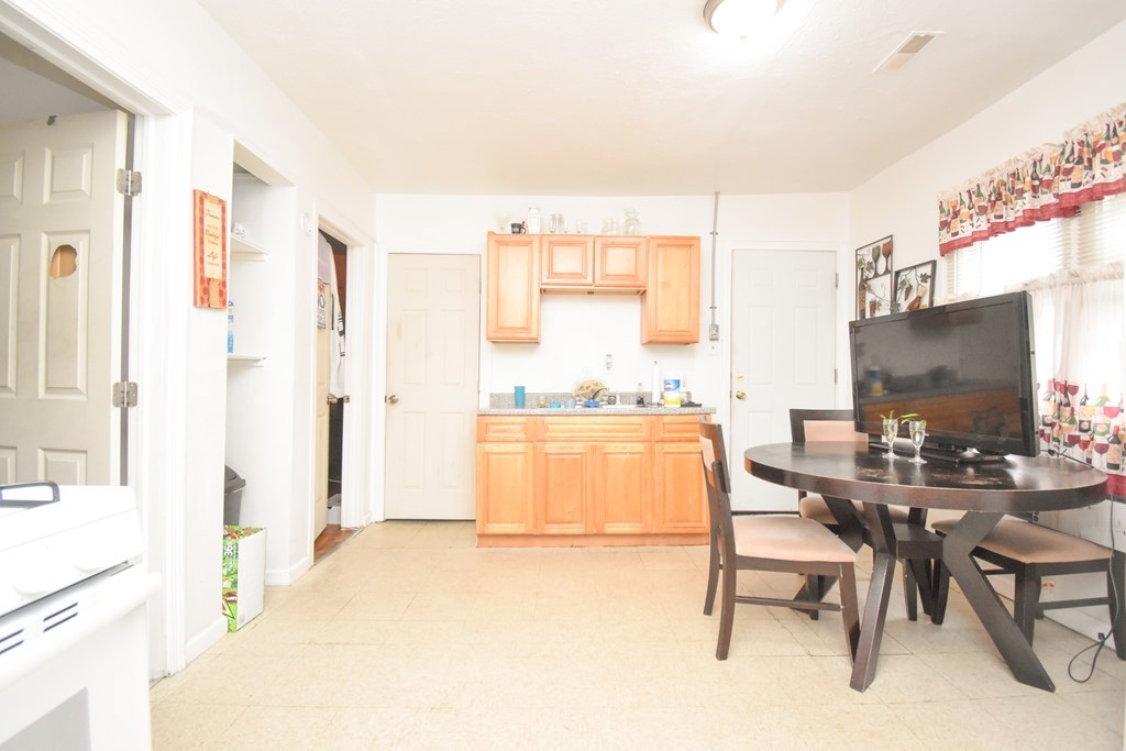 19-21 Batavia Street Springfield, MA 01109 - Photo 14 of 21 Gallery Image 14