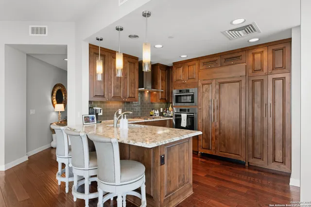 $7,250 | 4242 Broadway, Unit 1401, San Antonio, TX 78209