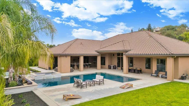 $1,799,000 | 10407 Fox Borough Drive, Oakdale, CA 95361