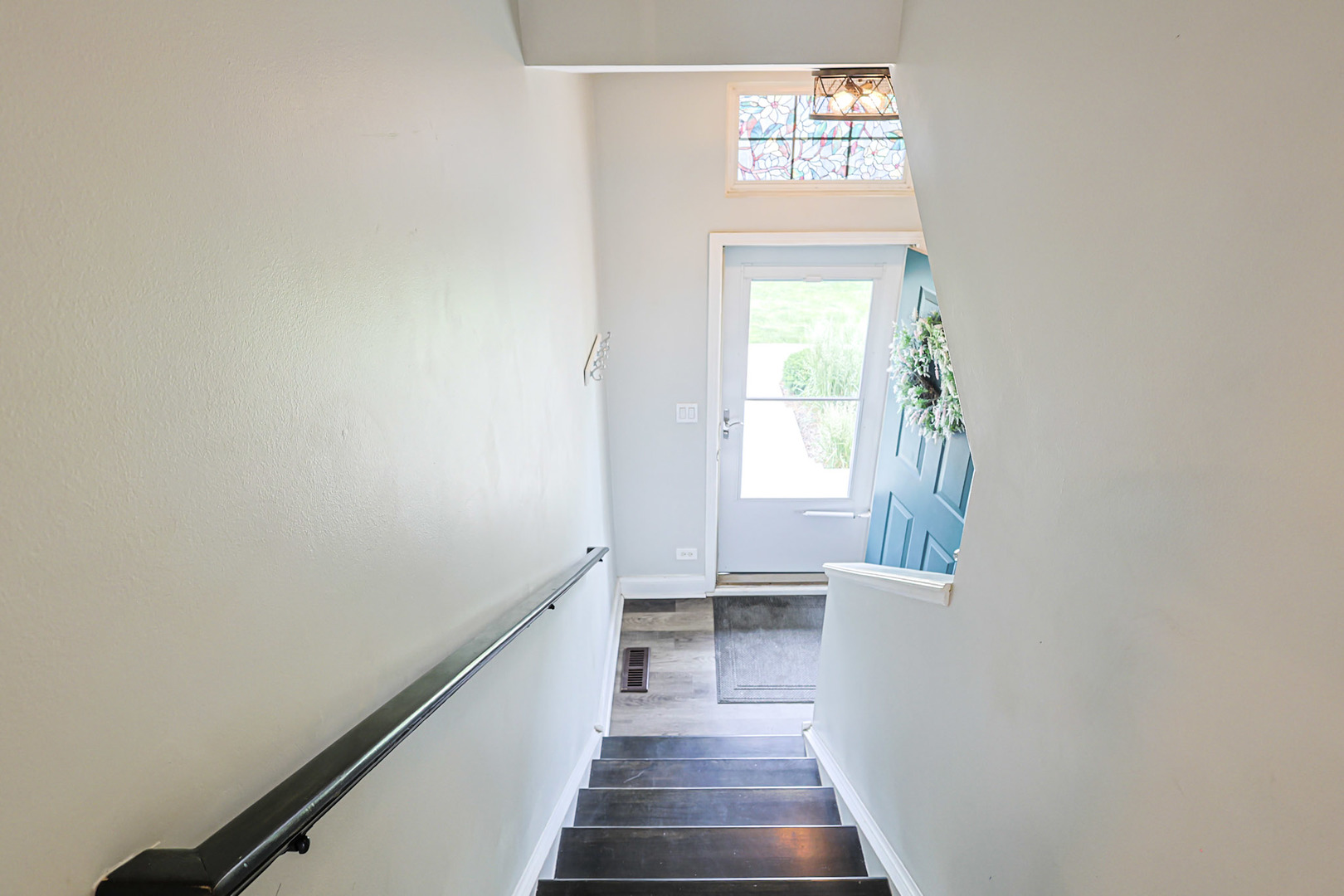 2425 Daybreak Court Elgin, IL 60123 - Photo 8 of 26