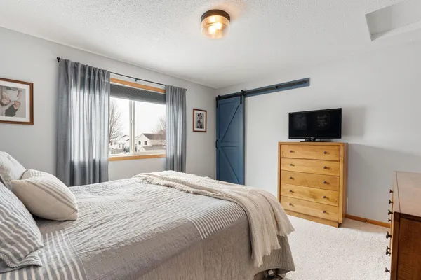 $355,000 | 880 Myers Drive Northeast, Owatonna, MN 55060