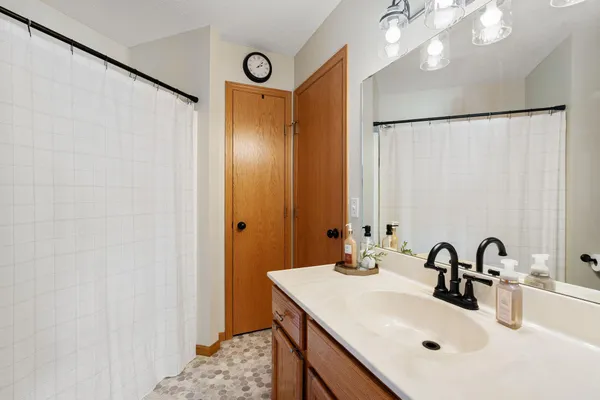 $355,000 | 880 Myers Drive Northeast, Owatonna, MN 55060