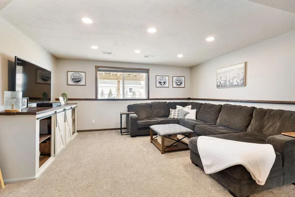 $355,000 | 880 Myers Drive Northeast, Owatonna, MN 55060