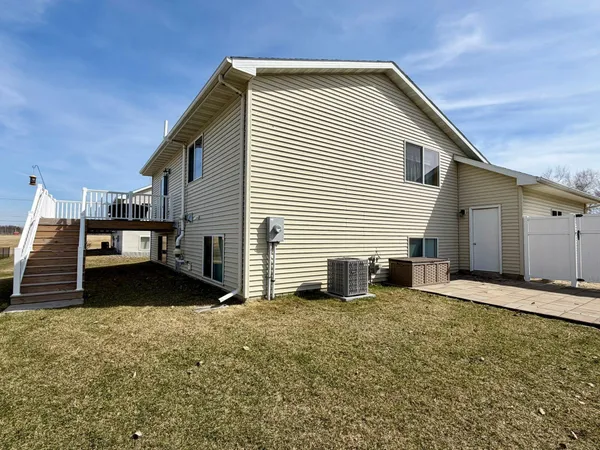 $355,000 | 880 Myers Drive Northeast, Owatonna, MN 55060