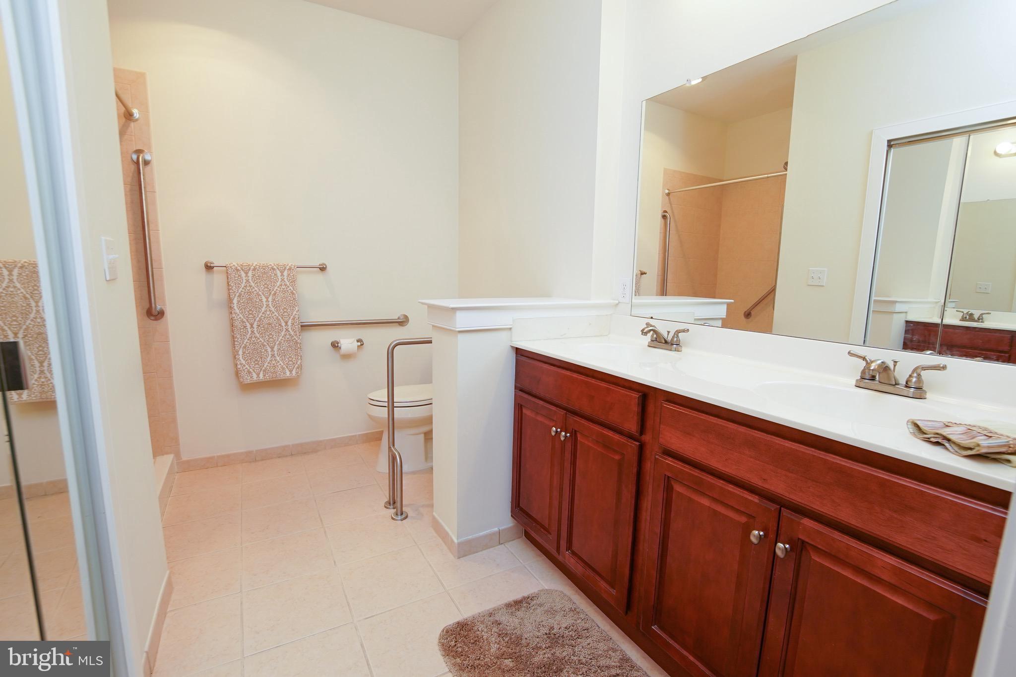 1630 Welsh Road, Unit 27D Philadelphia, PA 19115 - Photo 13 of 19 Primary Bathroom