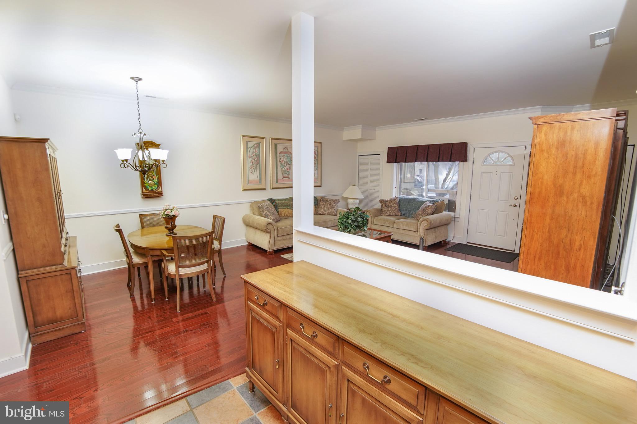 1630 Welsh Road, Unit 27D Philadelphia, PA 19115 - Photo 4 of 19 Living/Dining Room