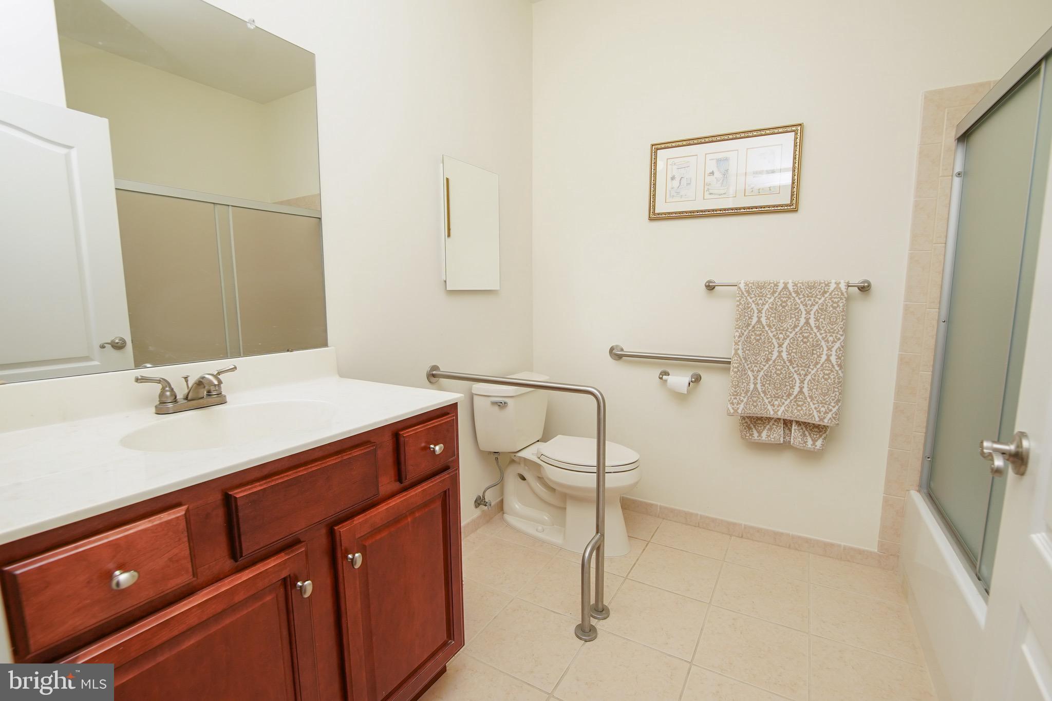 1630 Welsh Road, Unit 27D Philadelphia, PA 19115 - Photo 6 of 19 Full bath