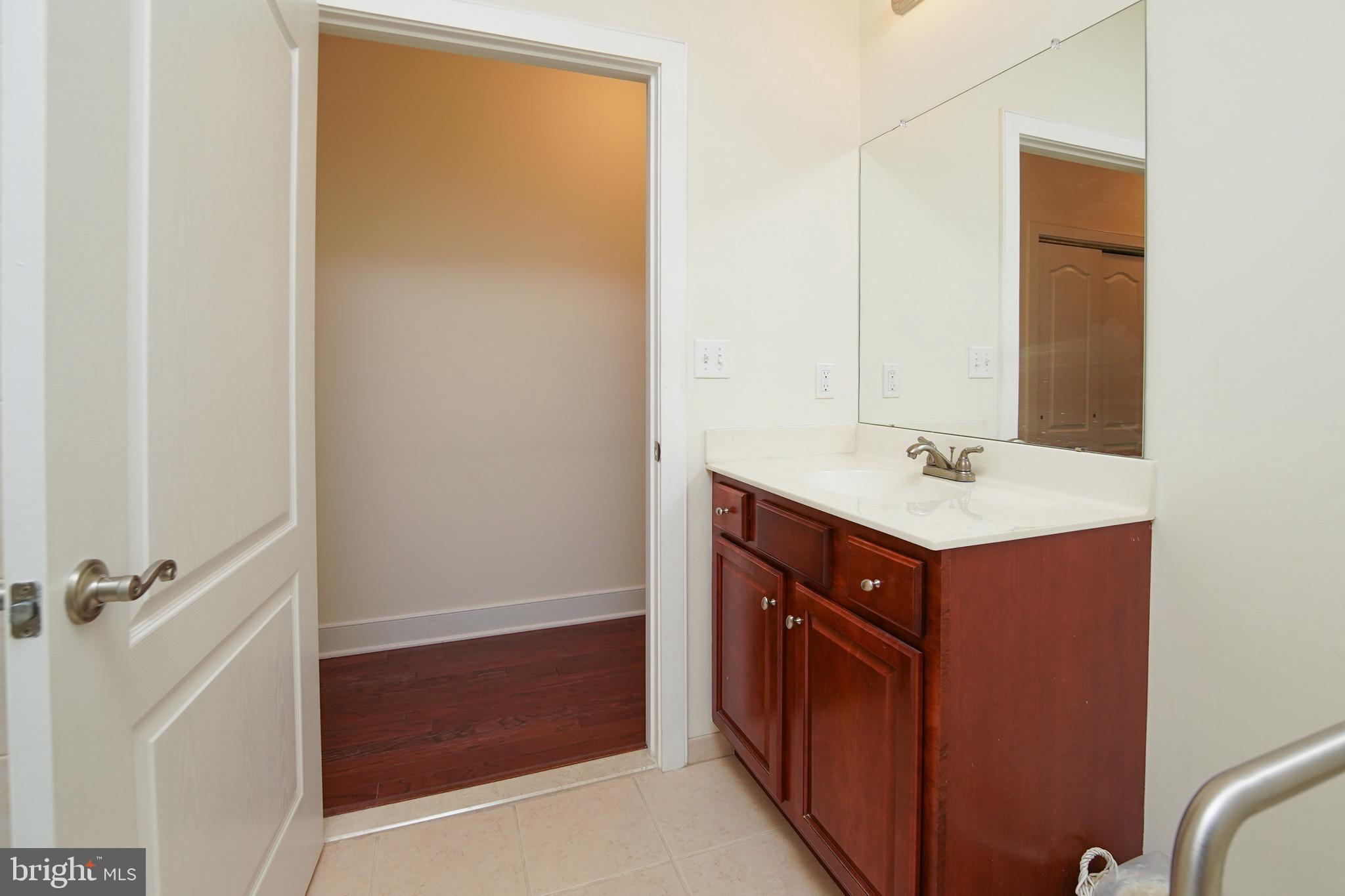 1630 Welsh Road, Unit 27D Philadelphia, PA 19115 - Photo 7 of 19 Full bath