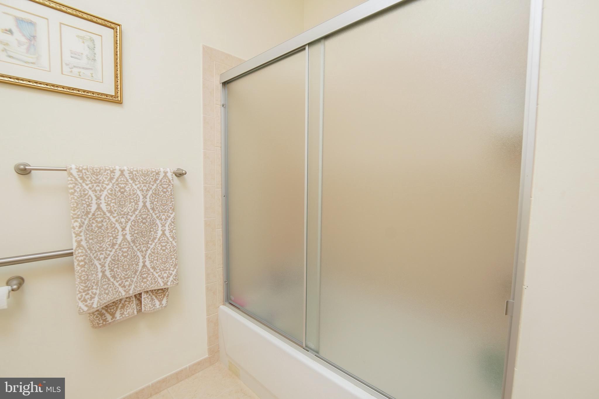 1630 Welsh Road, Unit 27D Philadelphia, PA 19115 - Photo 8 of 19 Full bath