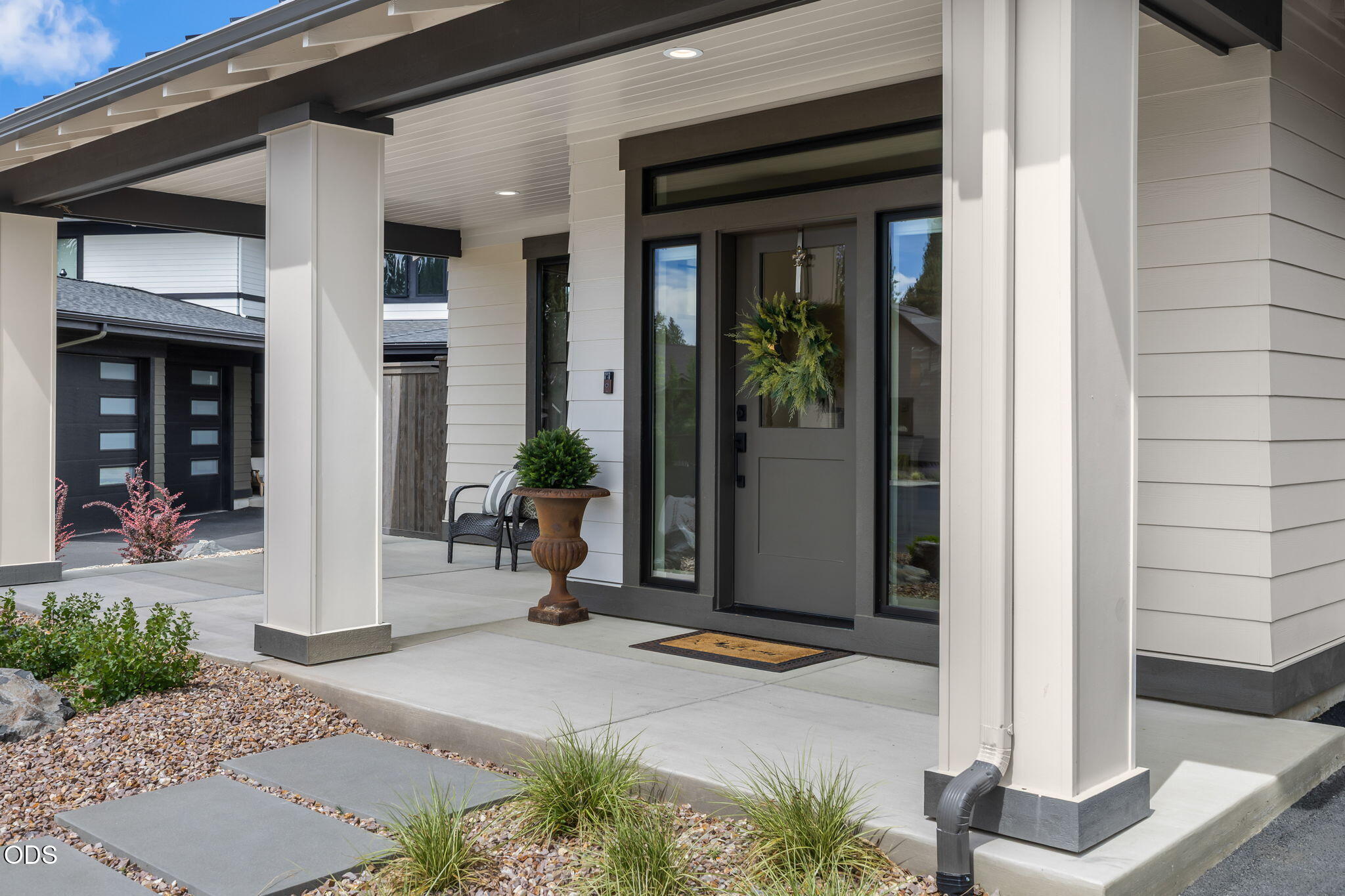 2631 Waymaker Court Bend, OR 97703 - Photo 4 of 56