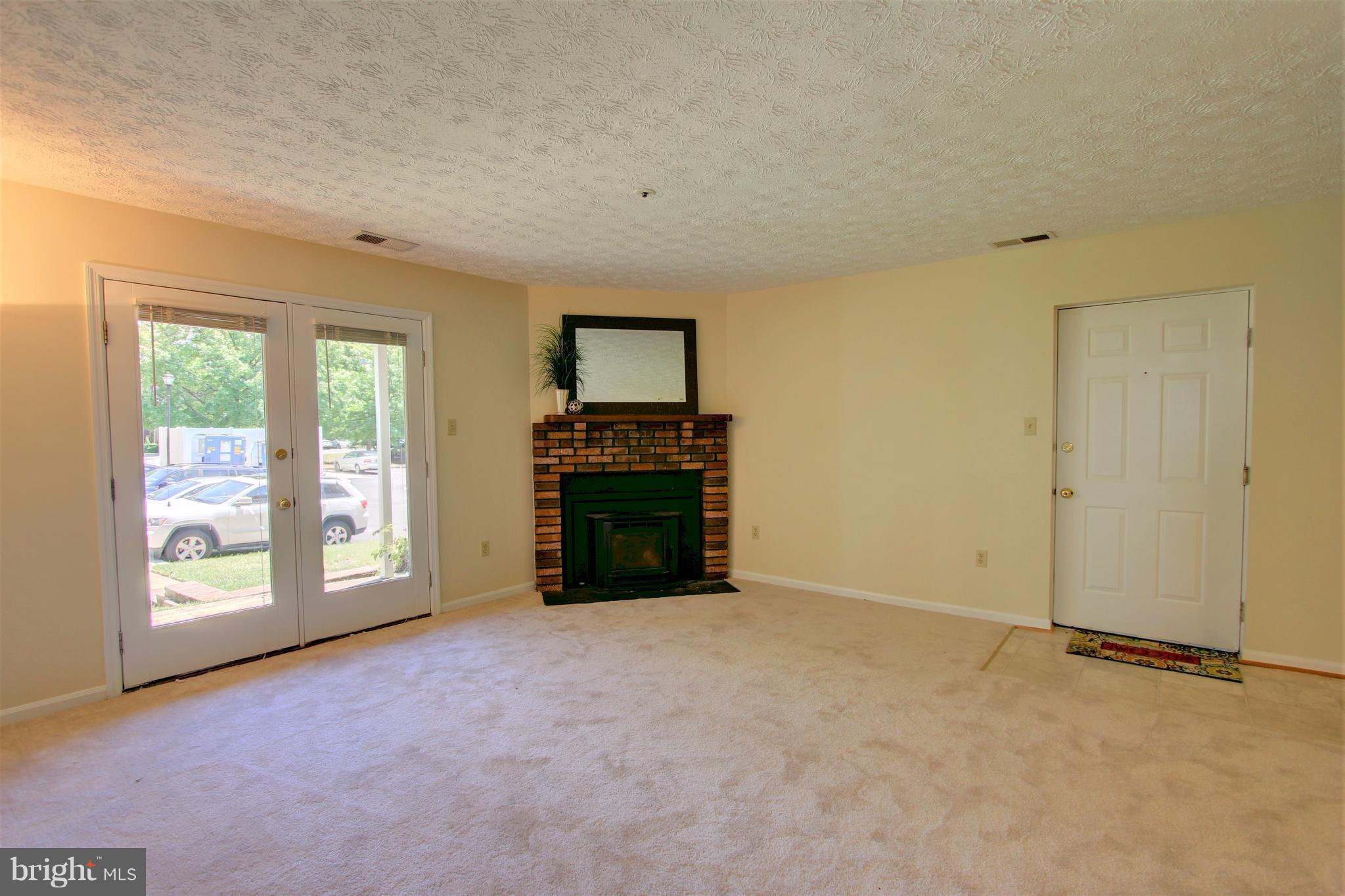 6460 Greenfield Road, Unit 206 Elkridge, MD 21075 - Photo 6 of 26 Living Room