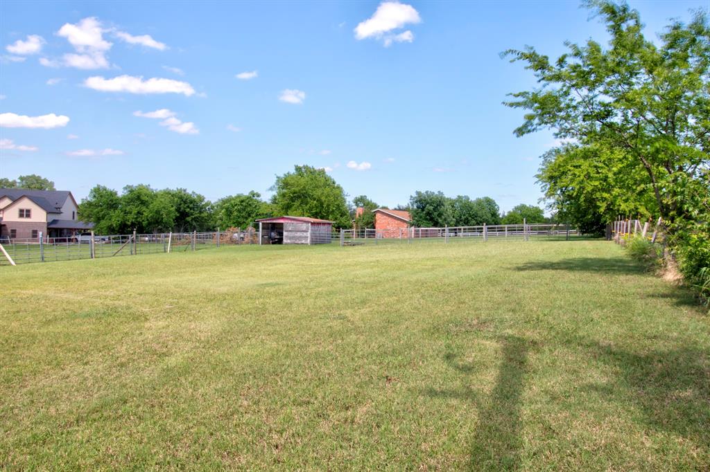21921 Quail Run Road Sanger, TX 76266 - Photo 33 of 37