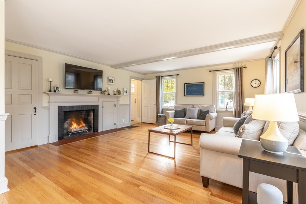 35 Spring Street Mansfield, MA 02048 - Photo 9 of 33 Gallery Image 9