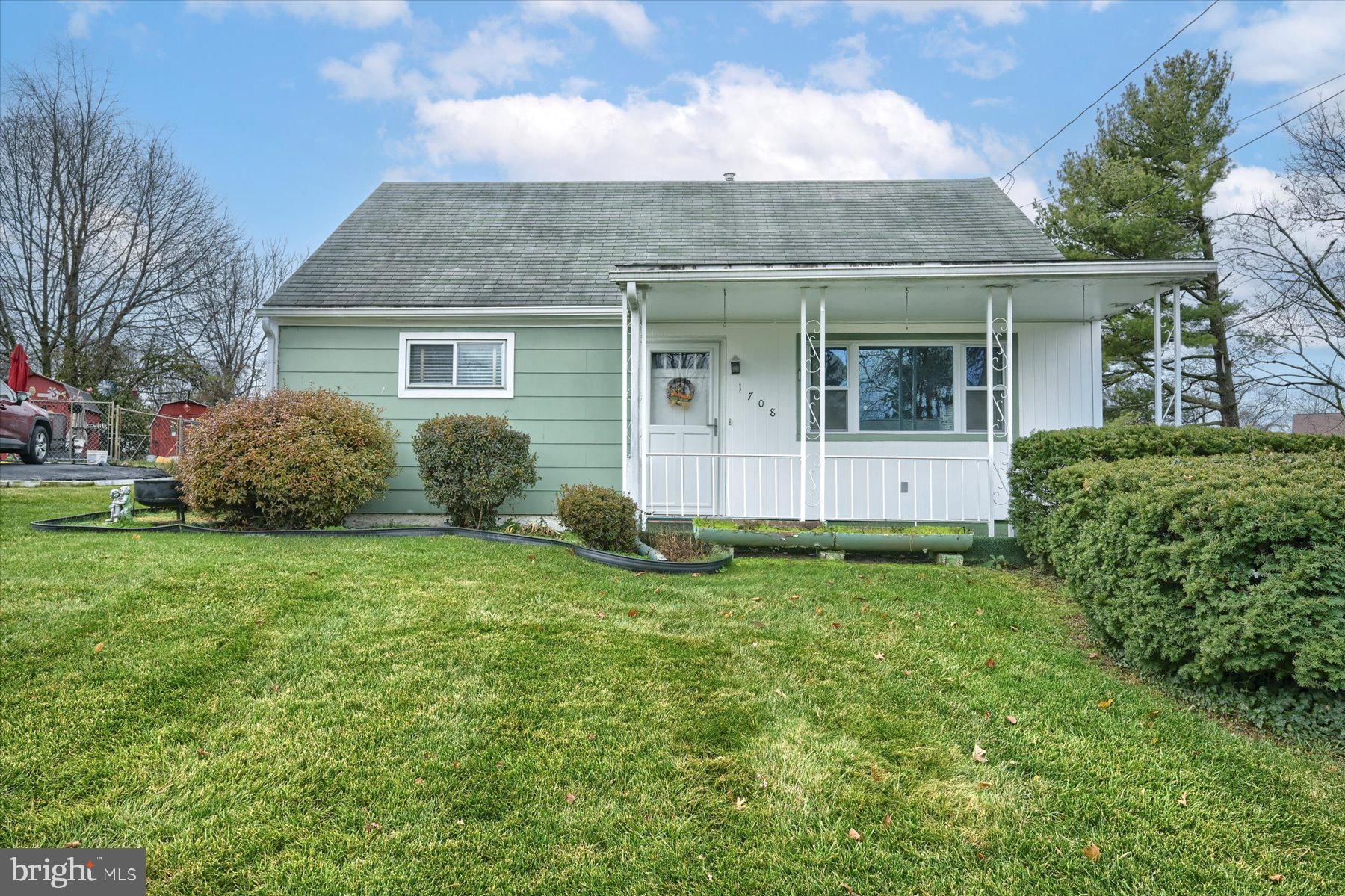 * *  WELCOME TO 1708 EVERGREEN RD  * *