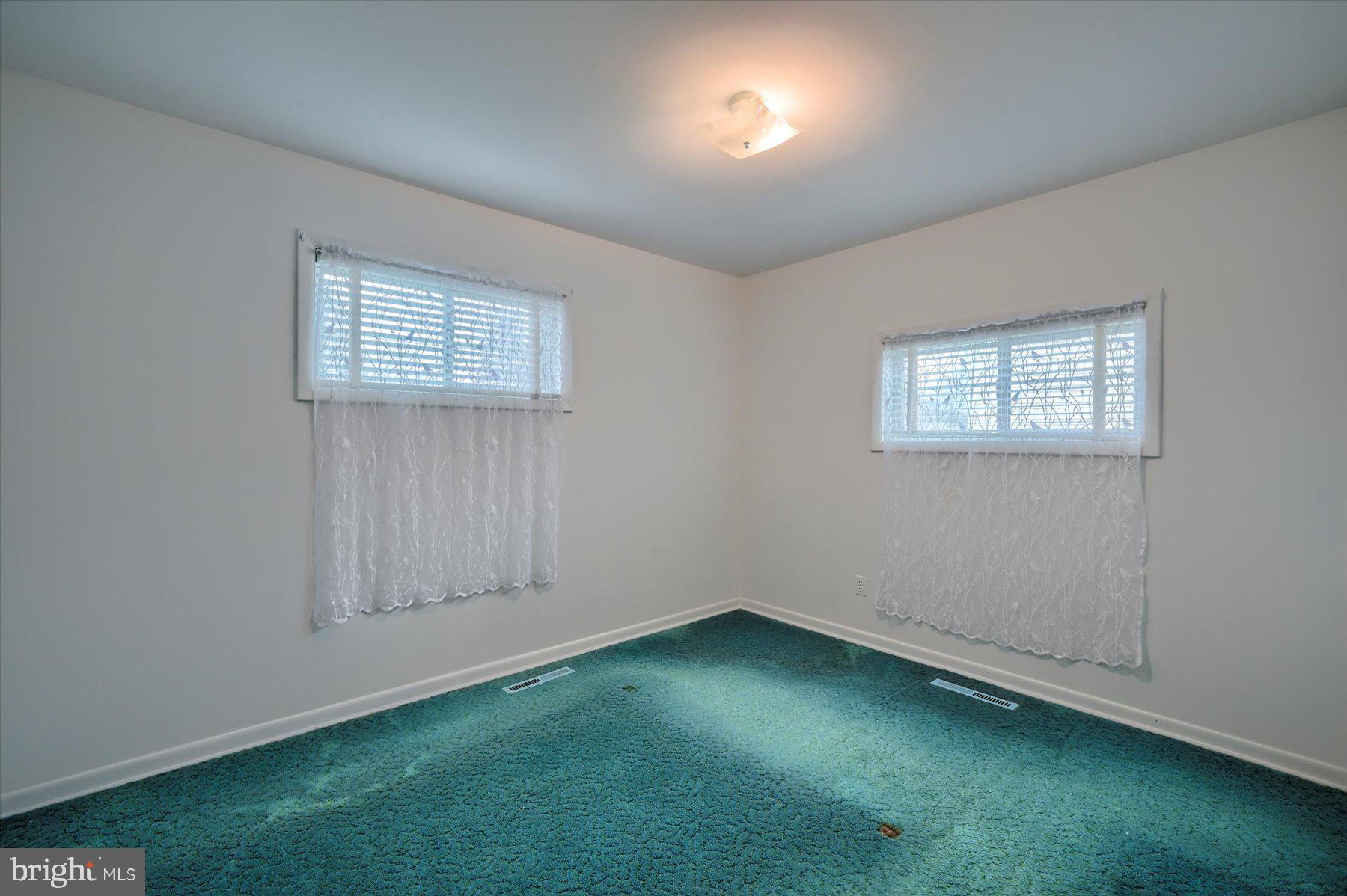 1708 Evergreen Road Harrisburg, PA 17109 - Photo 15 of 35 BR# 1 custom blinds