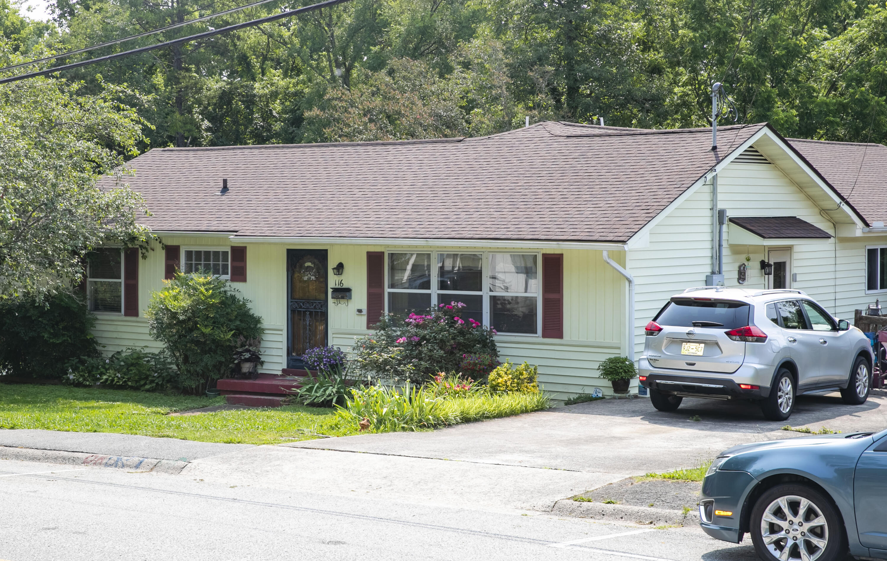 116 Alger Road Oak Ridge, TN 37830 - Photo 2 of 39 116 Alger #85
