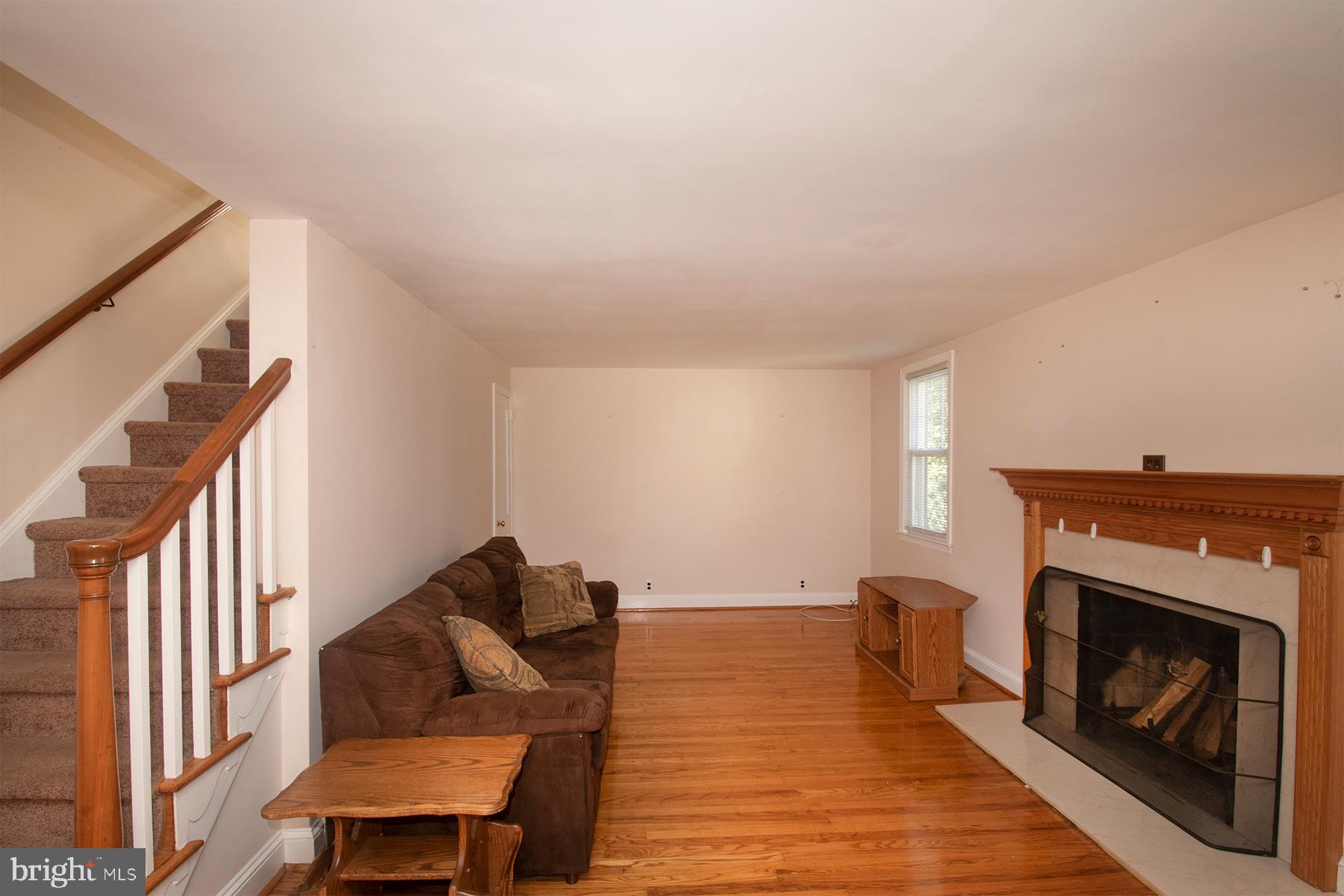 1210 Providence Road Springfield, PA 19064 - Photo 8 of 43 Living room