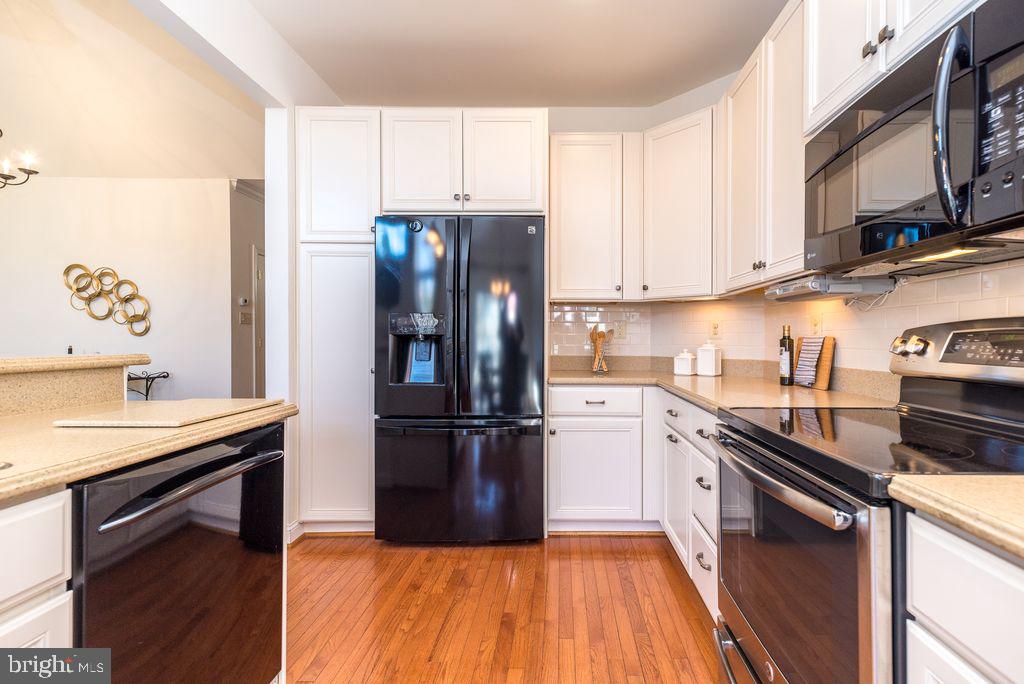 114 West Kennedy Road, Unit 189 North Wales, PA 19454 - Photo 9 of 43 Kitchen
Undercounter Lighting