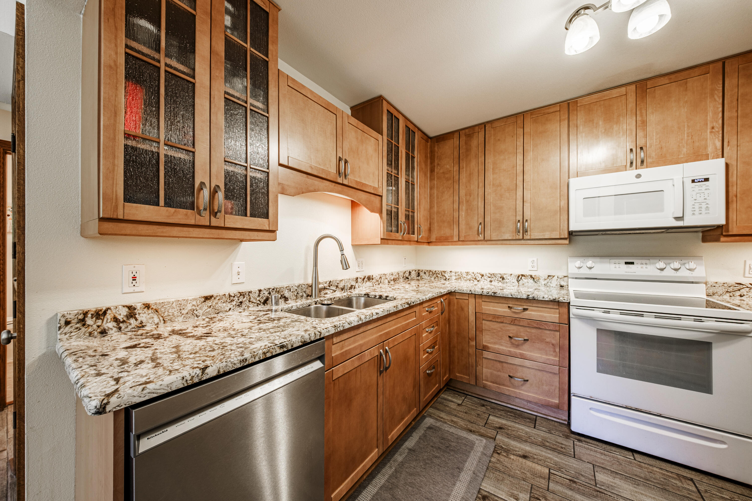 15035 Pomona Road Brookfield, WI 53005 - Photo 3 of 53 Kitchen