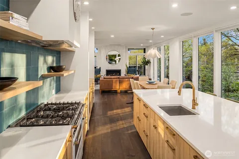 $2,199,950 | 4005 Corliss Avenue North, Seattle, WA 98103