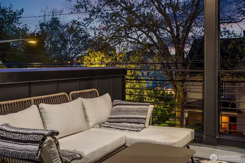 $2,199,950 | 4005 Corliss Avenue North, Seattle, WA 98103