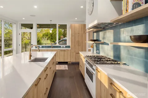 $2,199,950 | 4005 Corliss Avenue North, Seattle, WA 98103