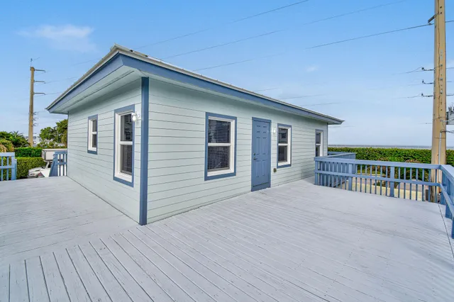 a view of front door and porch
