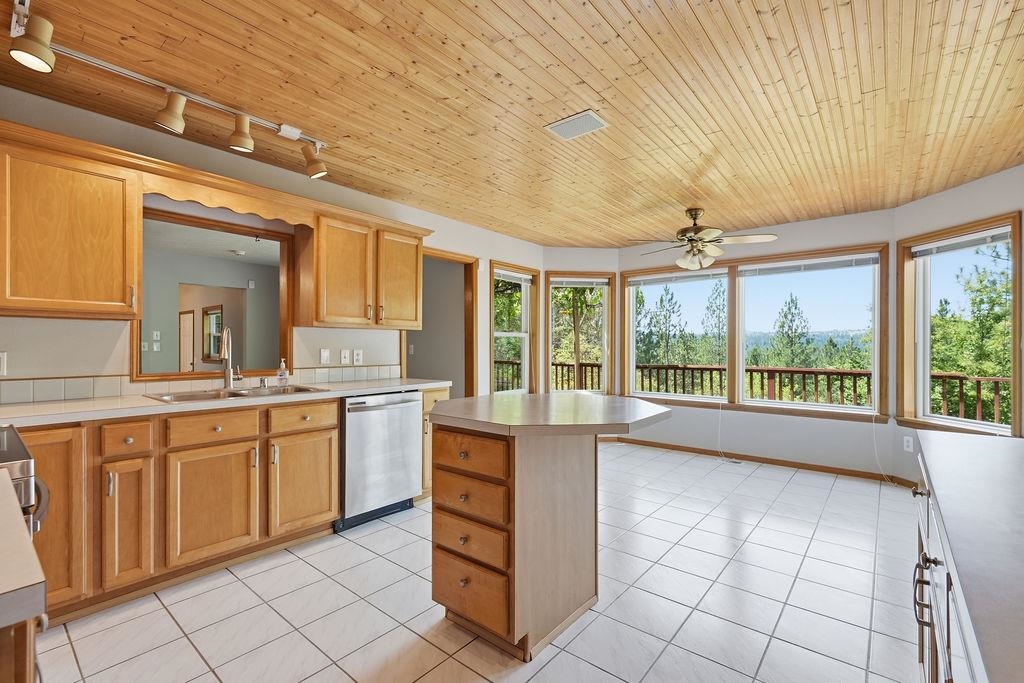 20607 North Market Road Colbert, WA 99005 - Photo 11 of 48