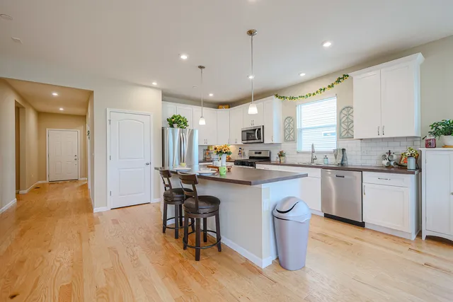 $629,900 | 580 North Highlander Way, Addison, IL 60101