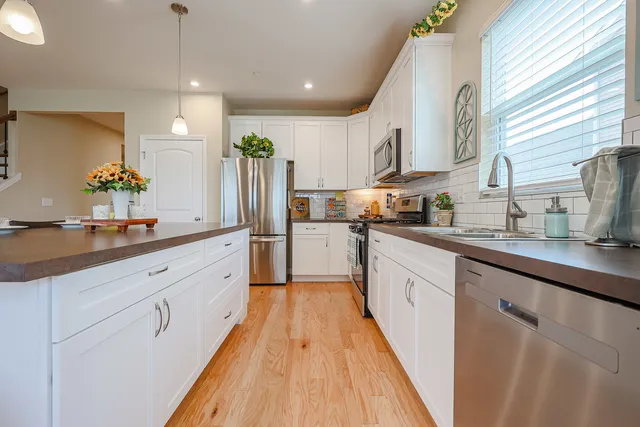 $629,900 | 580 North Highlander Way, Addison, IL 60101