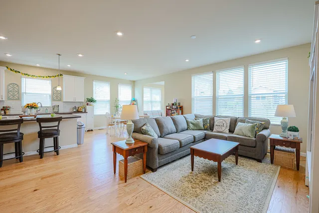 $629,900 | 580 North Highlander Way, Addison, IL 60101