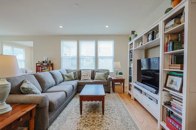 $629,900 | 580 North Highlander Way, Addison, IL 60101