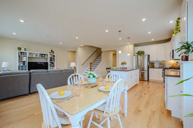 $629,900 | 580 North Highlander Way, Addison, IL 60101