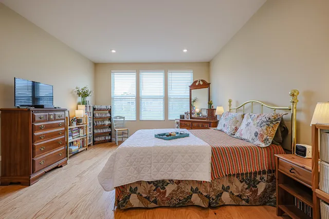 $629,900 | 580 North Highlander Way, Addison, IL 60101