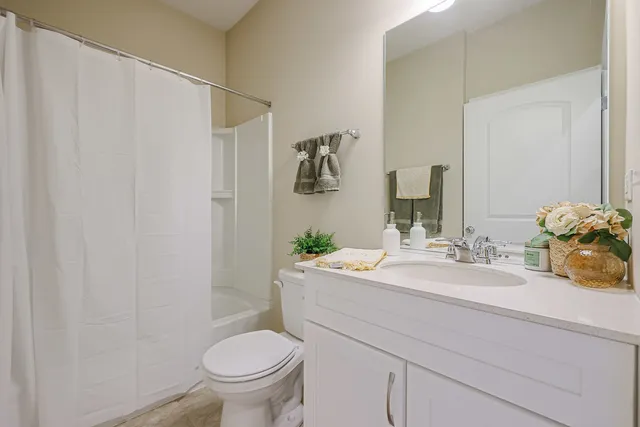 $629,900 | 580 North Highlander Way, Addison, IL 60101