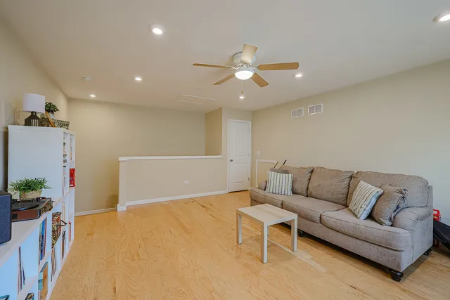 $629,900 | 580 North Highlander Way, Addison, IL 60101