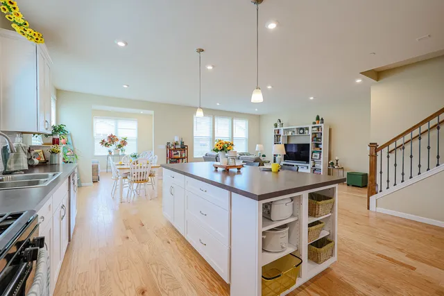 $629,900 | 580 North Highlander Way, Addison, IL 60101